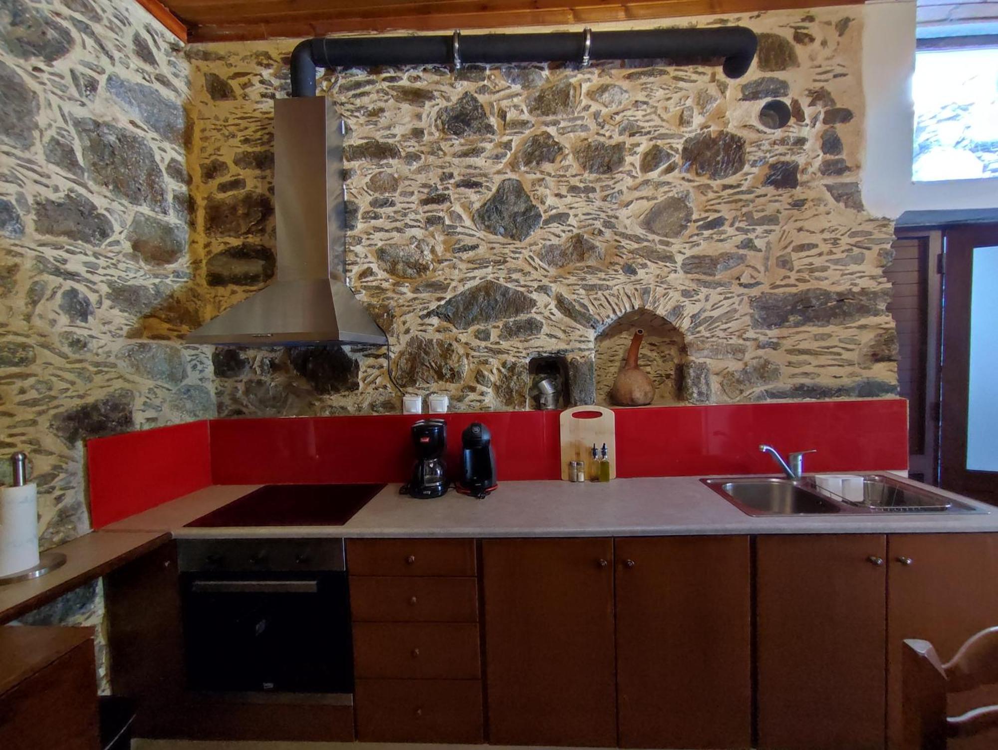 Grandma Agatha & Virginia'S Stonehouse Apartment Kefalion Room photo